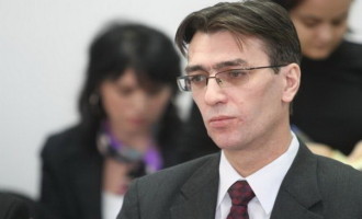 Judecatorul e ingropat in dosare*