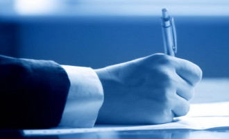 Clauza versus contractul de confidentialitate.