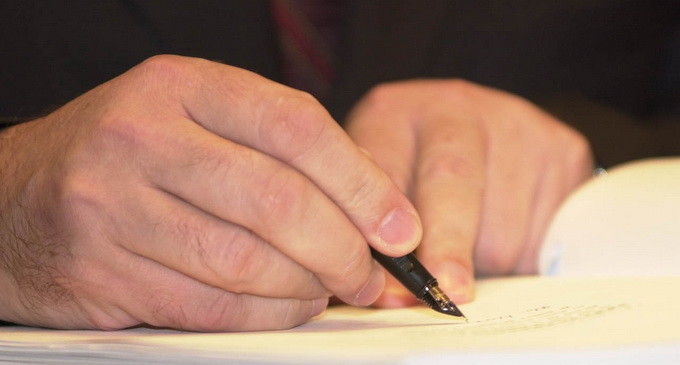 Contracte incheiate intre consumatori si profesionisti – noi reglementari